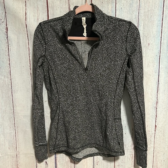 EUC Lululemon Outrun 1/2 zip - Picture 1 of 15